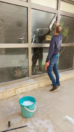 ניקוי חלונות במשרדים